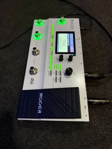 Pedaleira multi efeitos Mooer GE 250