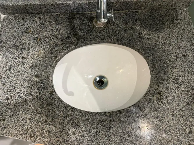 Bancada de banheiro em granito