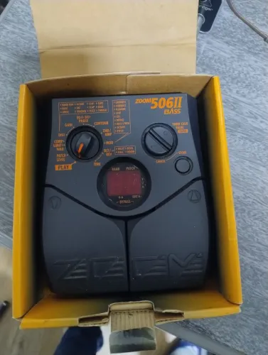 Pedaleira Zoom 506 II pra contrabaixo ( reliquia em perfeito estado de conservação) 