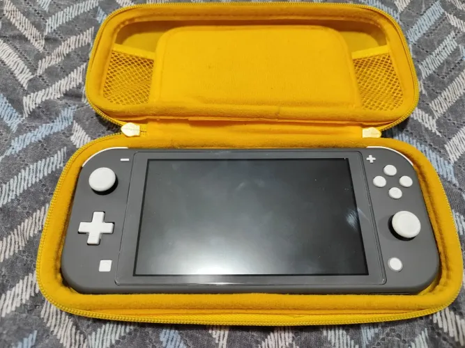 Nintendo Switch Lite ATM