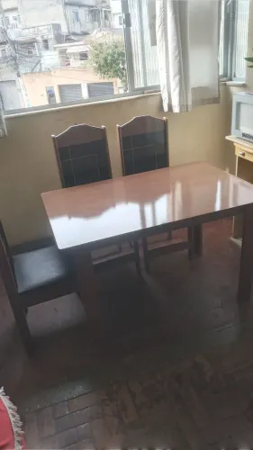 Vendo esta mesa com 3 cadeiras medidas abaixo!