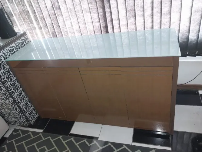Vendo Sofá, balcão,tapete, tanque e 6 cadeiras