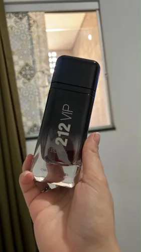 Perfume importado 212vip black