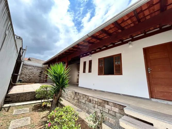 Casa com 3 Quartos à venda, 300 m² - Bom Clima - Juiz de Fora/MG