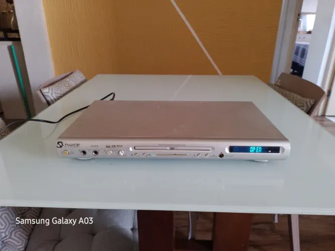 Dvd player Suzuki modelo GA-818 [para consertar]