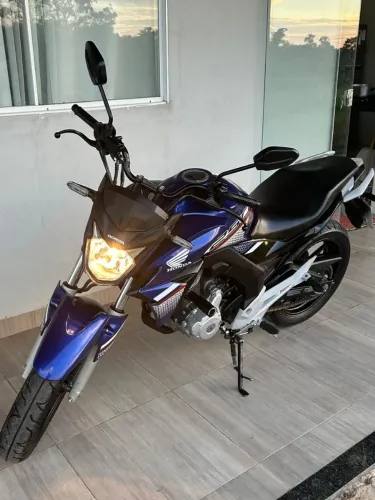 Vendo moto, Twitter CBF250