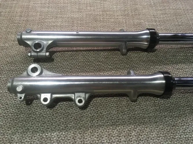 Amortecedor dianteiro (bengalas) Suzuki Intruder 250 originais