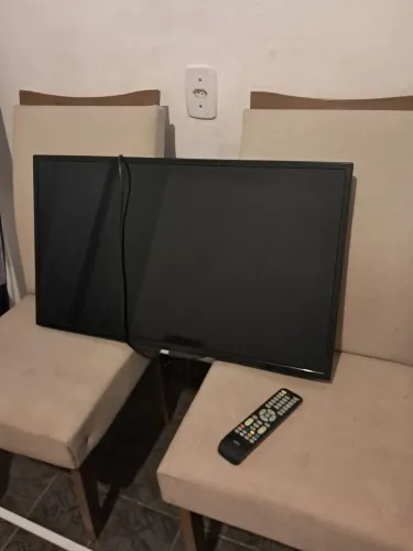 TV AOC 32 POEGADAS