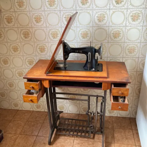 Máquina de costura antiga