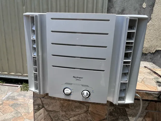 10.000 BTUs Ar Condicionado Springer Janela (127V)