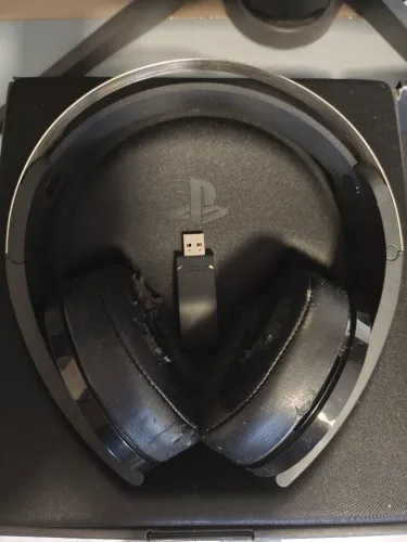PlayStation Gold Wireless Headset