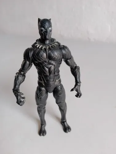 Marvel Legends Pantera Negra Hasbro *possui detalhes