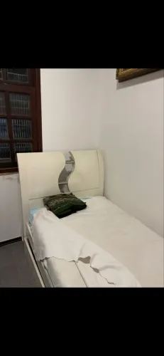 Cama de solteiro com bicama e colchão de mola