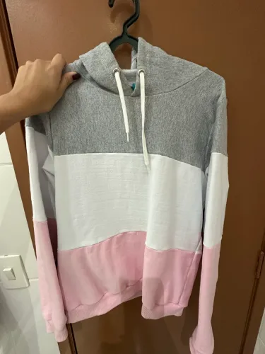 Moletom rosa e branco com capuz feminino