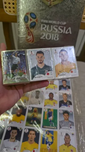 Álbum Copa de 2018 capa dura prata mais figurinhas para colar