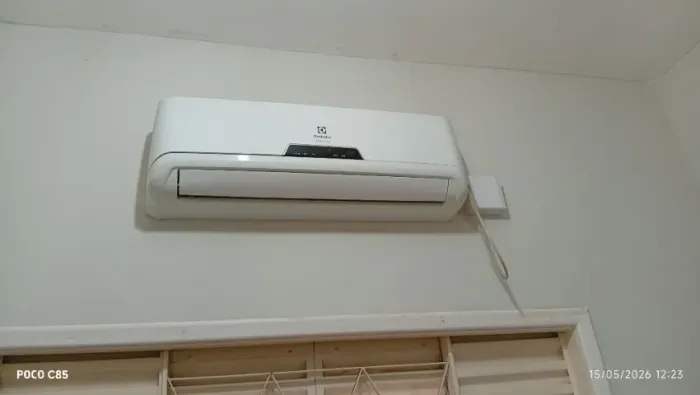 AR CONDICIONADO ELETROLUX 9.000 BTUS OBS: desinstalação por conta do comprador