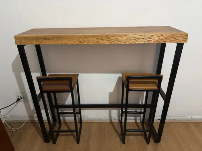 Mesa Alta Planejada com banquetas