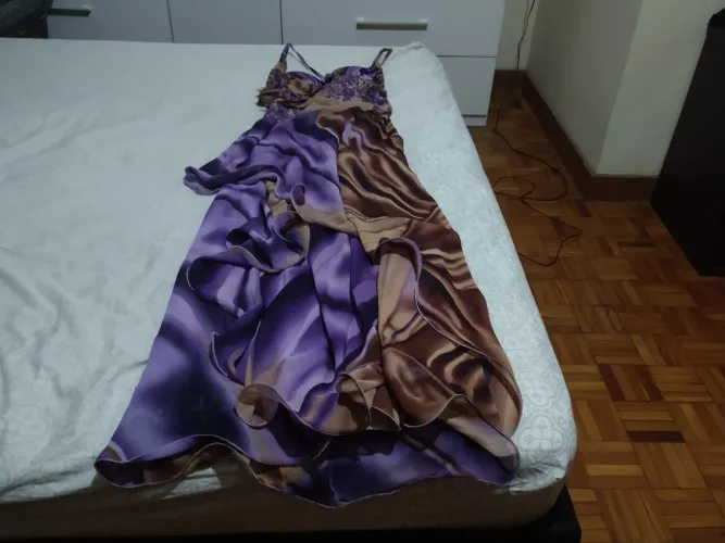 Vende-se vestido de festa