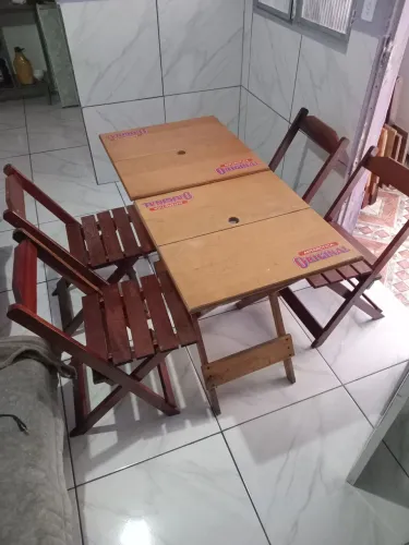Conjuntos de mesas e cadeiras barato..pra desocupar o lugar