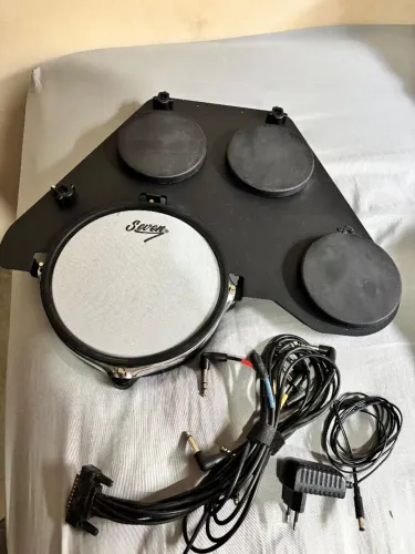 Bateria Eletrônica Seven CPD-1000 + Tripé de Caixa