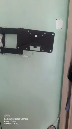Vendo um suporte para TV. até 70 plg.