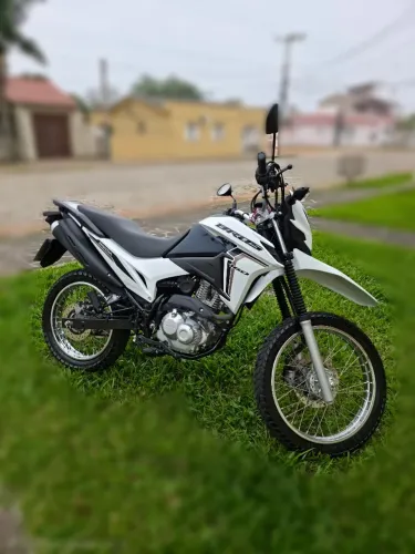 Vendo Honda Bros NXR 160 Completa