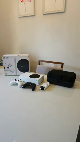 Xbox Series S 512GB + 2 controles + acessórios