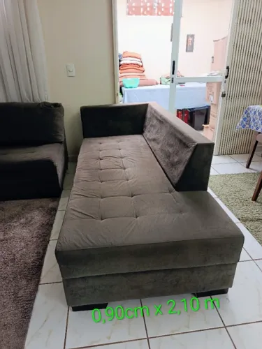 Sofá em formato de L com 5 lugares