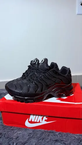 Nike Air Max Plus TN Novo | Preto | Tam 39