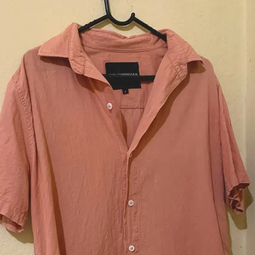 camisa social de linho oversized salmão e de botão
