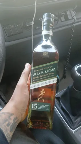 Vem na garrafa original,  troco por algum do interesse 