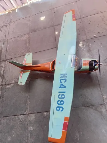 Aeromodelo  1,40 de asa com eletrônica completa 