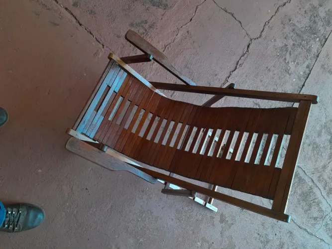 Cadeirinha para criança de madeira