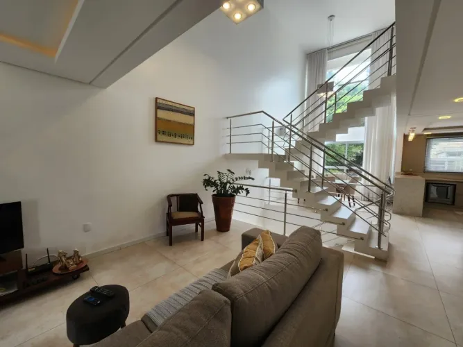 Casa de 3 dormitórios à venda em Coqueiros