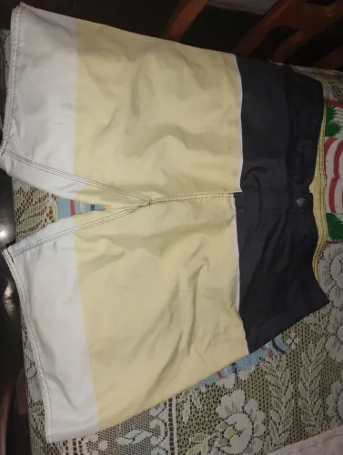 Vendo uma bermuda de surf