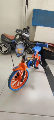 Bicicleta infantil Hot wheels