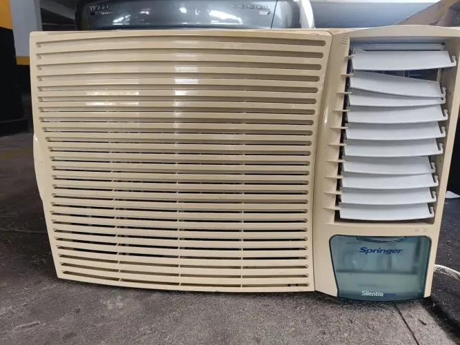 Ar-condicionado de janela 21.000 btus Silentia