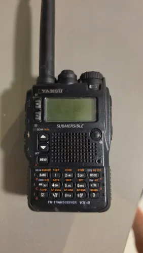 Rádio Yaesu VX-8 Dual Band VHF UHF a prova d'água