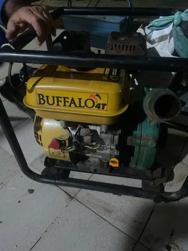 Motor acoplado com bomba d água 