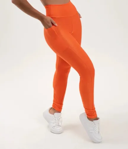 Legging canelado com bolso
