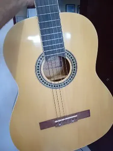 Violão semi-novo 