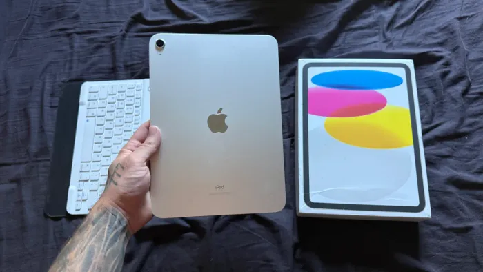 iPad 10 - na caixa com teclado e capa