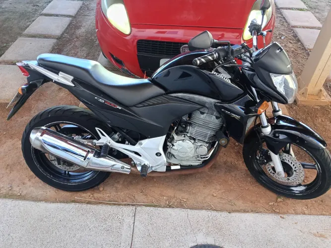 Vende-se ou troca cb 300r 2010