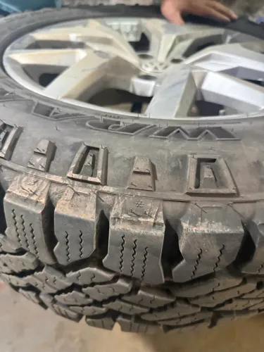 Par de Pneus 255/65/19 Goodyear Wrangler