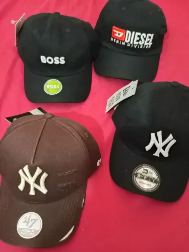 Bonés e blusas (M)