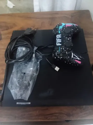 Vendo ps4 semi novo