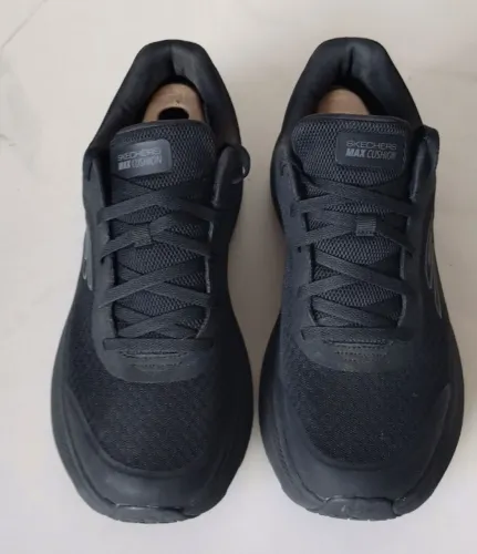 Tênis Skechers novo 42