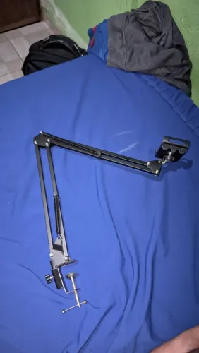 Braço articulado em ótimas condições, sem defeitos