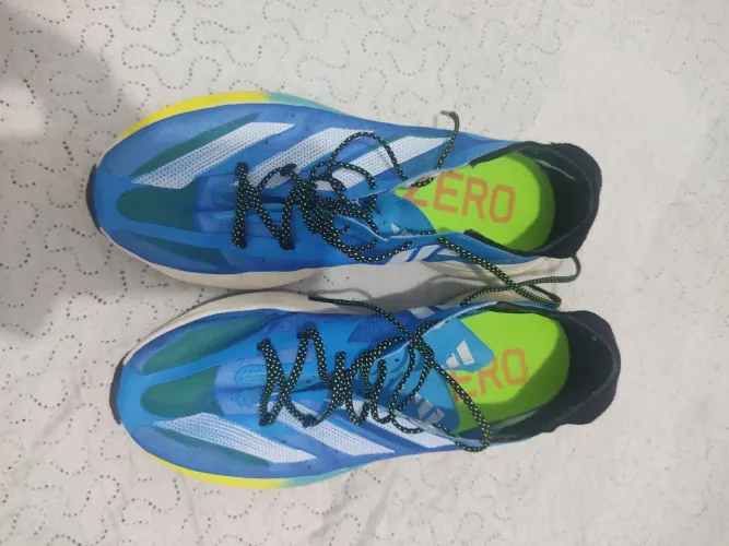 Tênis adidas