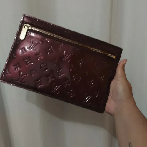 Bolsa Louis Vuitton Verniz Vinho